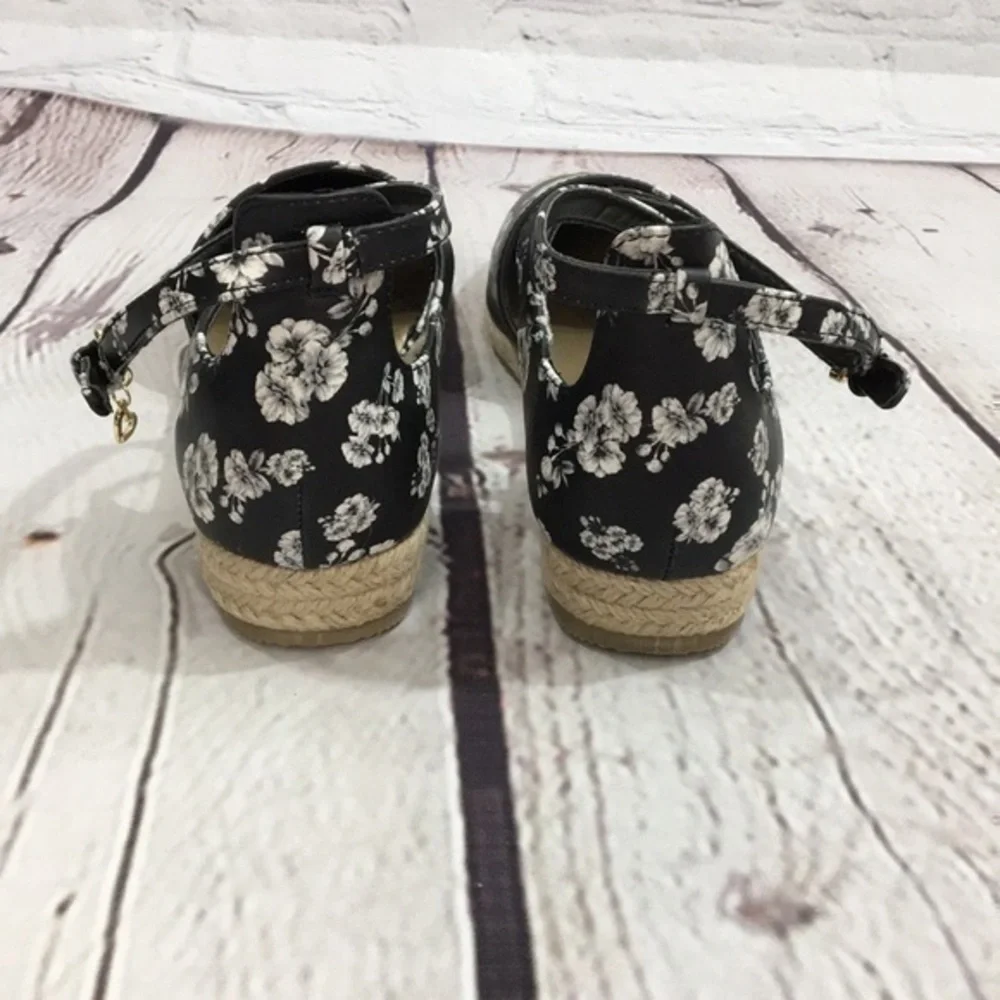 New Guess vegan leather black & white floral espadrilles ankle strap with box